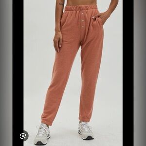 NWT DONNI. Womens NEW Sweater Henley Sweatpant Size S